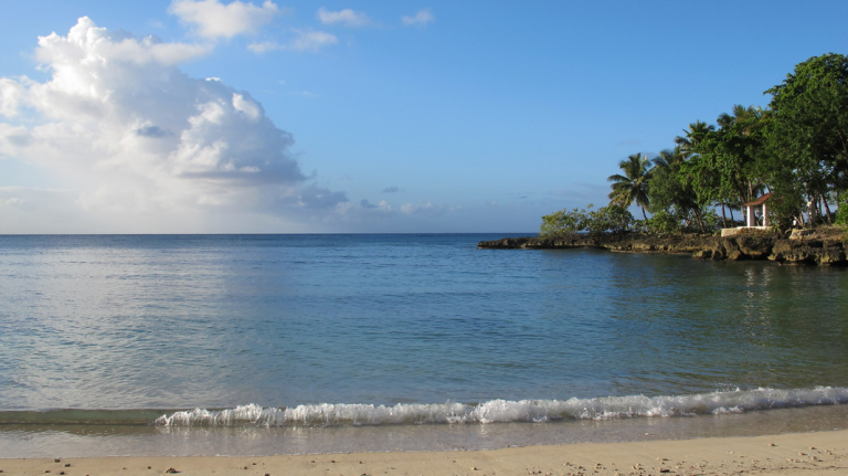 TRAVEL GUIDE to the Dominican Republic - general overview, geography, nature and climate.