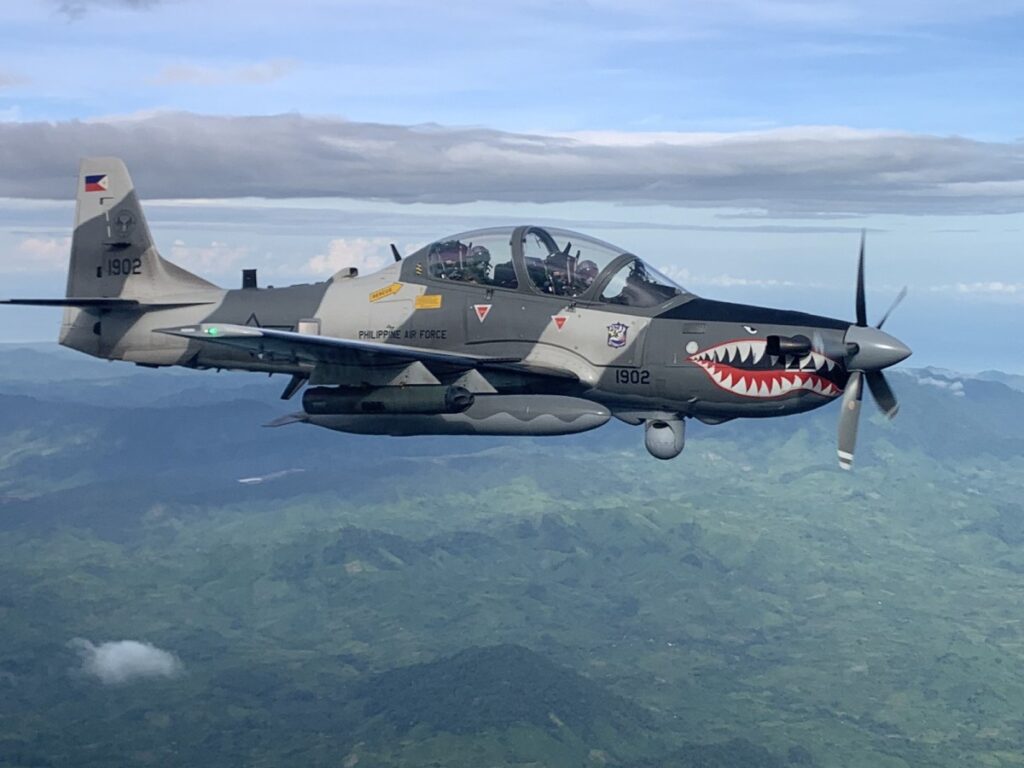 Легкий штурмовик Embraer A 29B Супер Тукано. Такие стоят на вооружении ВВС Доминиканской Республики.