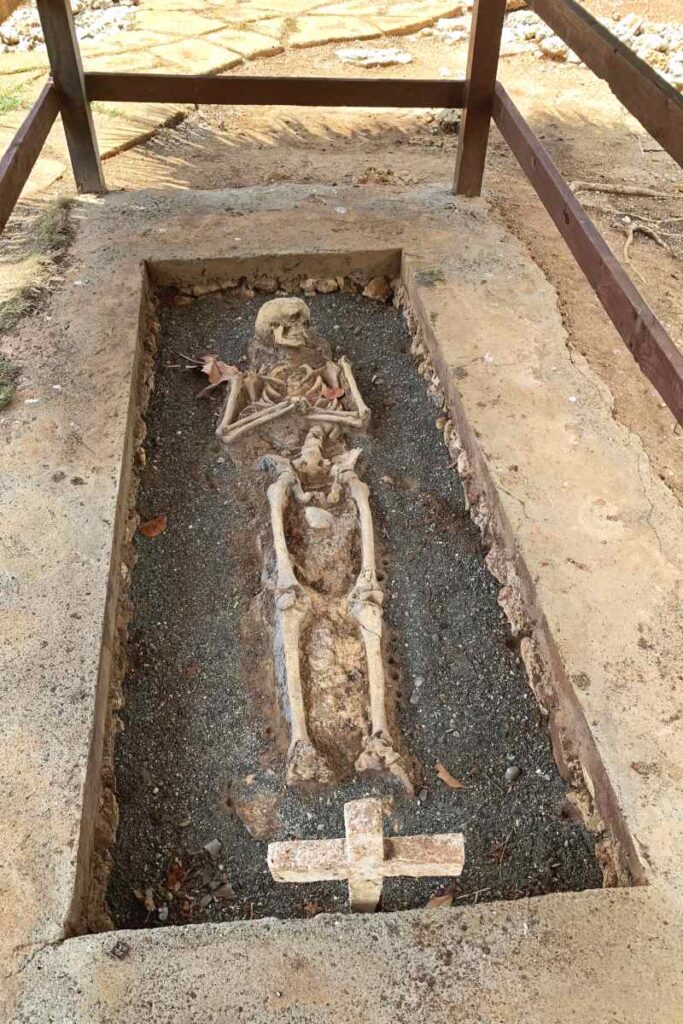 Захоронения в Историческом парке Ла Исабела. Пуэрто-Плата. Доминиканская Республика