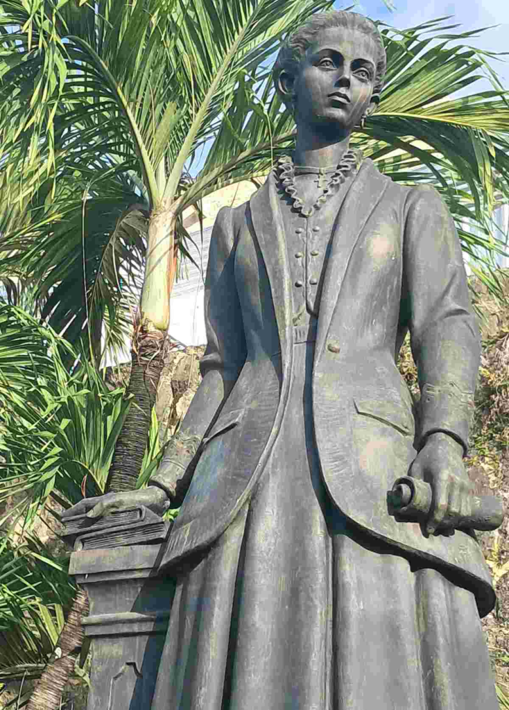 Памятник Salomé Ureña Henriquies: Атарасанас, Колониальная зона Санто-Доминго