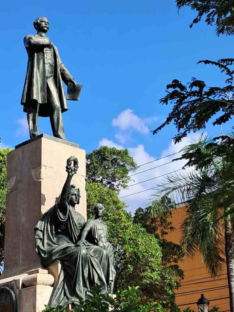 Памятник Дуарте в Санто-Доминго, колониальная зона