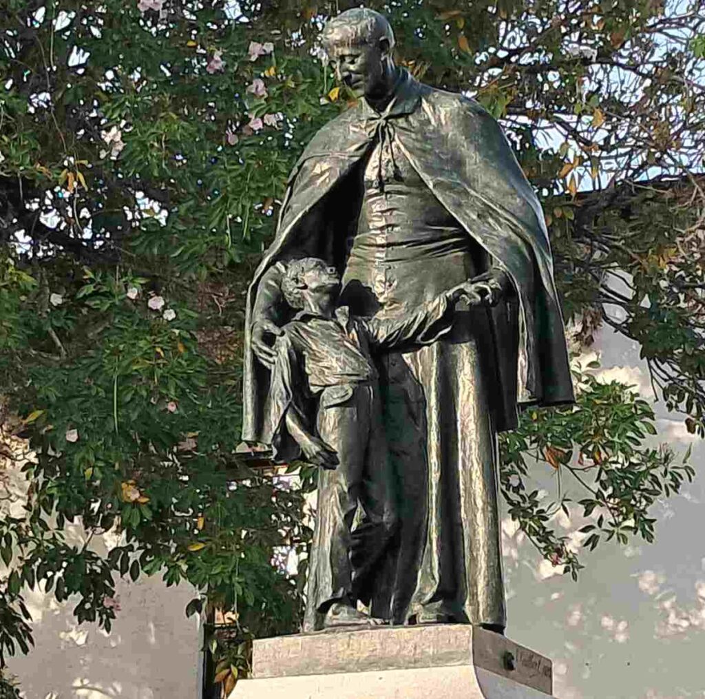 памятник Падре Биллини Санто-Доминго, колониальная зона