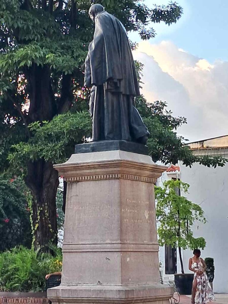 Памятник Падре Биллини в Санто-Доминго, колониальная зона